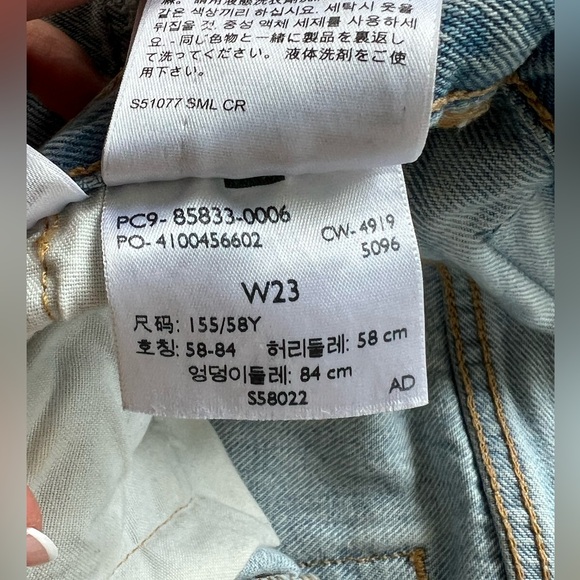 Levi’s High Waisted Shorts - Picture 4 of 4